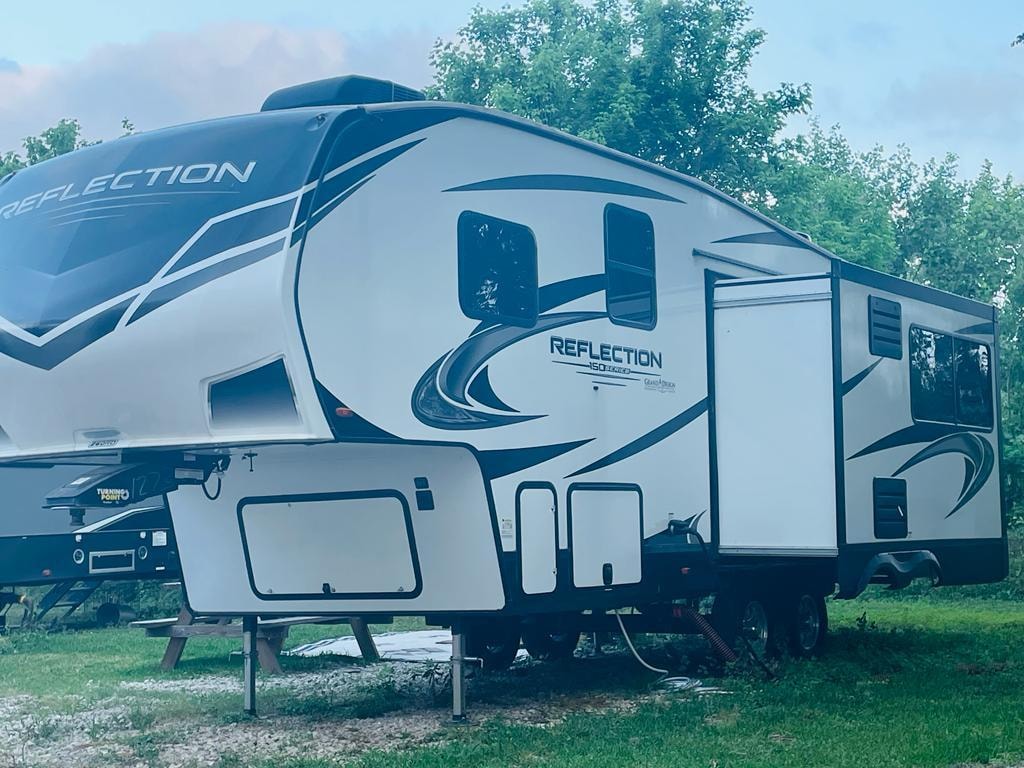 Grand Design Reflection 150 Series fifth-wheel side view at Sugar Land RV Park