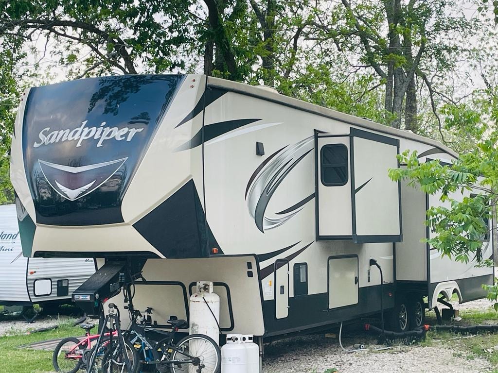 Sandpiper fifth-wheel RV with bicycles parked at Sugar Land RV Park